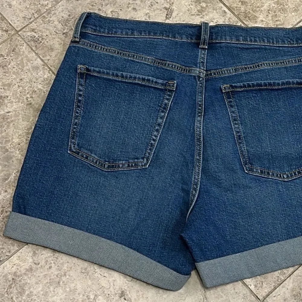 Old Navy Sky High Button Fly Cuffed Jean Short Size 14 NEW 5” Inseam